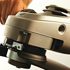УШМ Milwaukee AGV 22-230 E