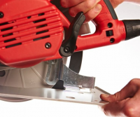 Циркулярная пила Milwaukee SCS 65 Q