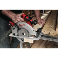 Аккумуляторная циркулярная пила Milwaukee M18 BLCS66-502X